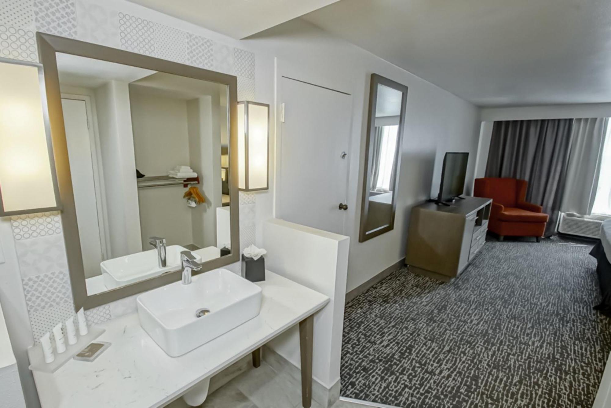 Hotel Country & By Radisson, I-10 East, La