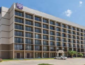 Country & By Radisson, I-10 East, La Hotel