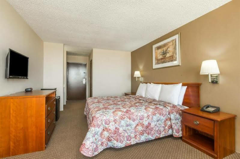 Country & By Radisson, I-10 East, La 2* Nova Orleães